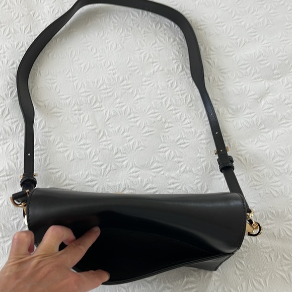 Micheal Kors cross body or over the shoulder purse - Picture 17 of 17